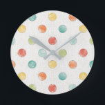 Relógio Redondo Passo das Borboletas Pensadas<br><div class="desc">Um padrão de bolinhas de aquarela fofo em cores claras e suaves. Artista: Katie Pertiet</div>
