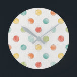 Relógio Redondo Passo das Borboletas Pensadas<br><div class="desc">Um padrão de bolinhas de aquarela fofo em cores claras e suaves. Artista: Katie Pertiet</div>