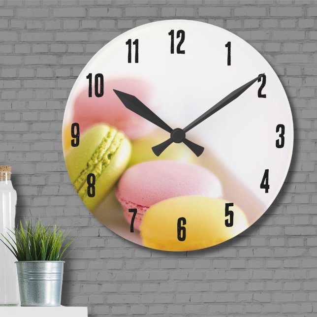 Relógio Redondo Pastel Pastel Chef Macaron Francês (Cute Colorful Pastry Pastel French Macaron Cookie Round Clock)