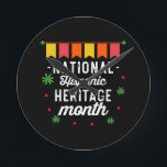 Relógio Redondo Patrimônio Nacional Hispânico Mês Presente Engraça<br><div class="desc">Patrimônio Nacional Hispânico Mês Funny Gift hispânico,  latinos,  patrimônio,  latina,  espanhol,  vintage,  retrô,  mexicano,  cultura,  méxico,  bandeiras,  orgulhosos,  presentes,  orgulho,  américa latina,  independência,  países,  mês do patrimônio hispânico nacional, 2021, arco-íris</div>