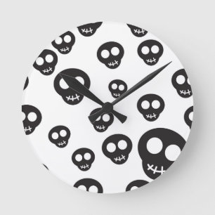 Relógio Redondo Pattern with black skulls on white
