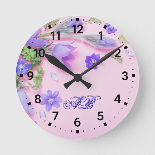 Relógio Redondo Personalized Floral Monogram Wall Clock – Custom  (Frente)