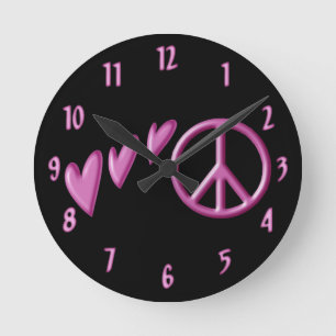 Relógio Redondo Pink hearts and peace sign wall clock.