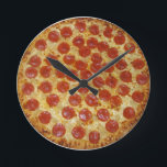 Relógio Redondo Pizza Time Pizza Clock<br><div class="desc">It's always Pizza time with the Pizza Time Pizza Clock. You need to own this mouthwatering time keeper. Make it Pizza time where ever you hang it. Pizza in the morning, Pizza in the evening, Pizza at supper time. When Pizza Time Pizza Clock is on your wall you can have...</div>