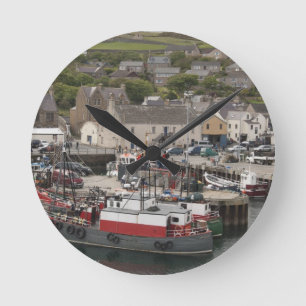 Relógio Redondo porto de Stromness na costa do Atlântico Norte