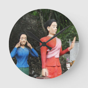 Relógio Redondo Puxando as caras atrás de sua parte traseira