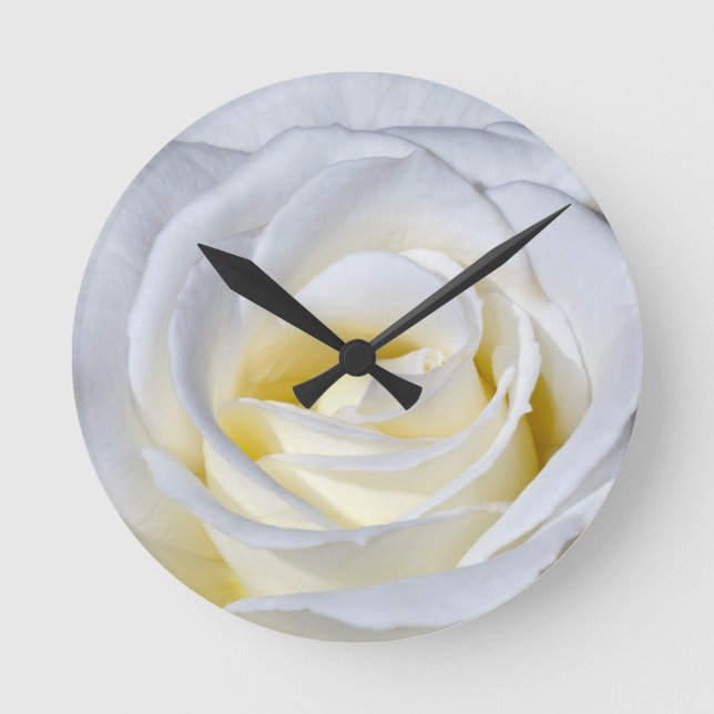 Relógio Redondo Single white rose blossoms (Frente)