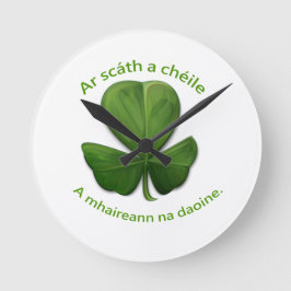 Relógio Redondo Sob o abrigo de cada uma das outras pessoas sobrev