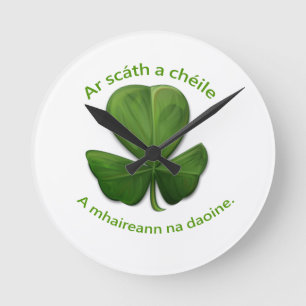 Relógio Redondo Sob o abrigo de cada uma das outras pessoas sobrev