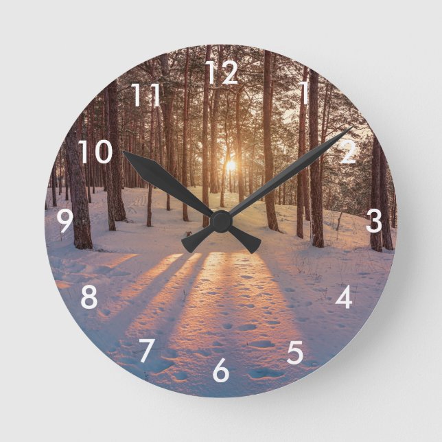 Relógio Redondo Sol em neve, pinheiros de inverno (Frente)