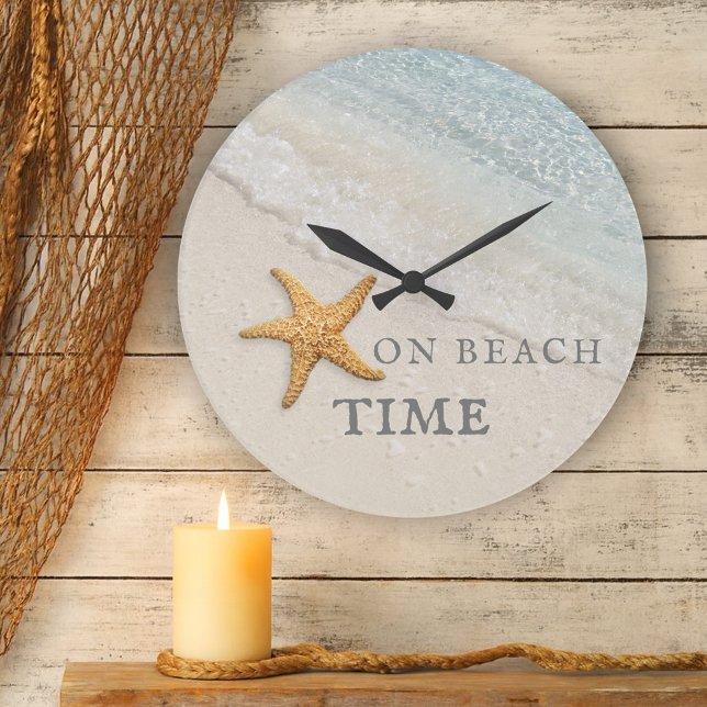 Relógio Redondo Starfish Waves Beach House (Elegant clock featuring a starfish on the beach in soft pastel. Beautiful for a coastal home)
