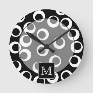 Relógio Redondo Sua letra. Monograma preto e branco. Teste padrão