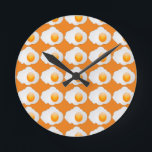 RELÓGIO REDONDO SUNNY SIDE UP OG<br><div class="desc">Um ovo frito,  também conhecido como sunny side up,  é um prato cozido feito de um ou mais ovos que são retirados das suas conchas e colocados numa frigideira e fritos. Tradicionalmente,  são consumidos no café da manhã em muitos países,  mas podem também ser servidos noutras alturas do dia.</div>