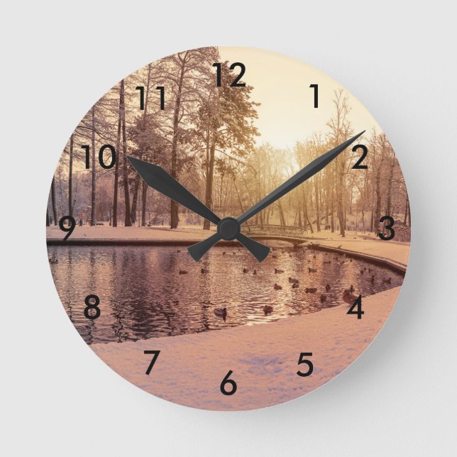 Relógio Redondo Sunset sobre parque com lago congelado pequeno (Frente)