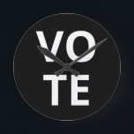 Relógio Redondo Tempo para VoTE<br><div class="desc">Celebre o seu entusiasmo em que as pessoas sejam registradas para votar e votar com este relógio VOTE.</div>