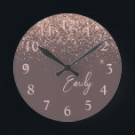 Relógio Redondo Terracotta Rosa Dourado Blush Link Monograma com L<br><div class="desc">Terracotta e Rosa Dourado Blush Pink Sparkle Glitter Brugado Script Monograma Name Clock. Isto faz o doce e perfeito aniversário de 16 anos,  casamento,  chá de panela,  aniversário,  chá de fraldas ou festa de solteira presente para alguém que ama luxo de luxo e estilos quíticos.</div>