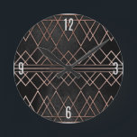 Relógio Redondo Triângulos Geométricos Dourados com Rosa de Faux C<br><div class="desc">Este padrão de triângulos geométricos de ouro rosa,  chic e elegante,  em folha preta é perfeito para a moda e na moda. É um impressão moderno e bonito excelente para muitos presentes e ocasiões. Aproveite esta design contemporânea e suave para sua próxima compra!</div>