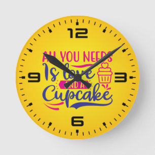 Relógio Redondo Tudo o que você precisa é Amor e Cupcake-67518