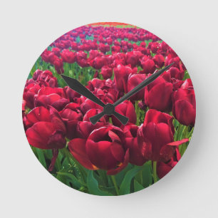 Relógio Redondo Tulipas Vermelhas em um Campo, Oregon