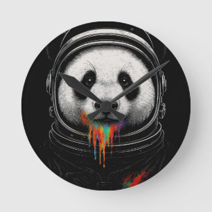 Relógio Redondo Um urso panda preto e branco vestindo um traje esp