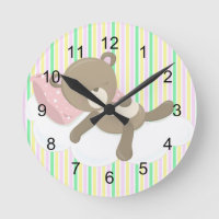 Urso de ursinho de descanso em listras