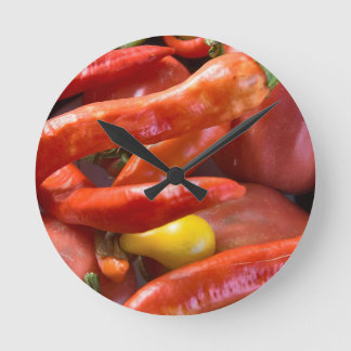 Relógio Redondo Vermelho em chamas