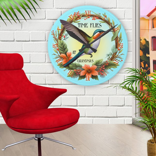 Relógio Redondo Vovó do Hummingbird (Artistic wall clock featuring a painting of a hummingbird on a floral wreath - grandma - grandmother)
