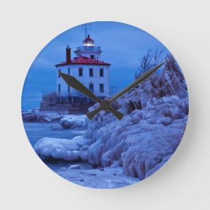 Relógio Redondo Wintry, Icy Night No Faeroporto Harbor Lighthouse