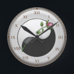 Relógio Redondo Yin Yang Rosa<br><div class="desc">Yin Yang Rosa Clock, Rosa roupa, t-shirts Yin Yang, presentes de Namorados por ArtMuvz Illustration.t-shirt de Rosa vermelha romântica, presentes de roupa e rosa, saco de totas, caneca. Gravata única, ligante cardíaco, chapéu, bocal. t-shirt rosa, presentes de Dia de os namorados e roupa. Prepare-se para Dia de os namorados com...</div>
