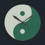 Relógio Redondo Yin Yang Sage Green<br><div class="desc">Yin Yang - ilustração de yin yang verde sábio.</div>
