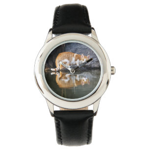 Relógio Reflexão do gato na foto da água da lagoa - para