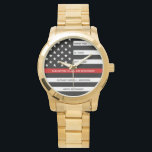 Relógio Reforma Personalizada de Bombeiros da Linha Vermel<br><div class="desc">Celebre e mostre seu apreço a um excelente Bombeiro com este Thin Red Line Retirement ou Annianiversário Firefighter Watch - design americano na bandeira do bombeiro - cores em um moderno preto e design vermelho. Perfeito para prêmios de bombeiros e presentes de aposentadoria de bombeiros e aposentadoria de bombeiros. Personalizar...</div>