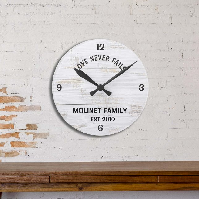 Relógio Russo Personalizado "O Amor Nunca Falha" (Criador carregado)