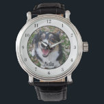 Relógio Seu Monograma Personalizado de Foto de Cachorro Fo<br><div class="desc">Personalize com a fotografia do seu próprio cão neste relógio personalizado do proprietário de animais de estimação e personalize com o seu nome no fundo. Um belo presente personalizado de relógio de pulso para um dono de cachorro ou gato imortalizar seu amor. Bordado em branco com números negros.</div>