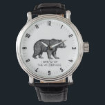 Relógio Sonho De Urso Andando Da Vigia Selvagem<br><div class="desc">Sonho com o urso que caminha pela floresta selvagem. Um presente perfeito para uma aventura que procura a malandragem e camper. Você pode selecionar entre muitos outros relógios de estilo para este design.</div>