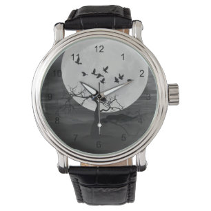 Relógio Spooky Ravens Voando Contra a Lua Cheia