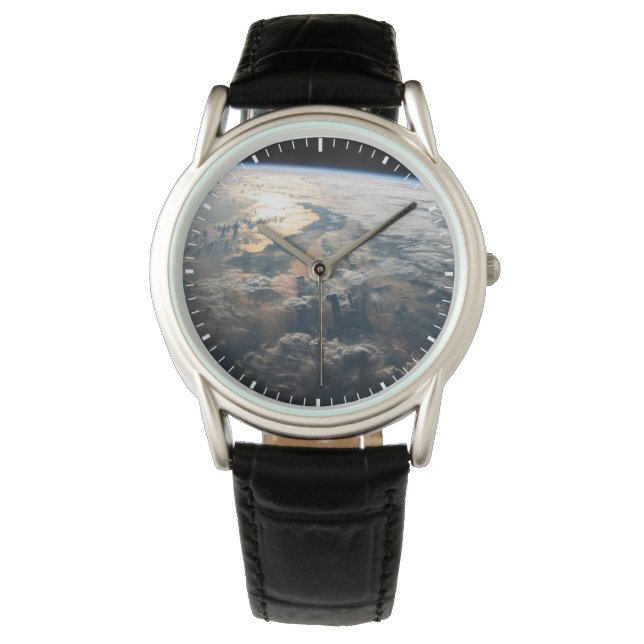 Relógio Sunglint Beams No Mar De Celebes No Sudeste Asiáti (Frente)