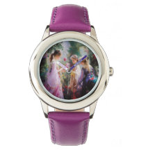 Três garotas brincando num jardim