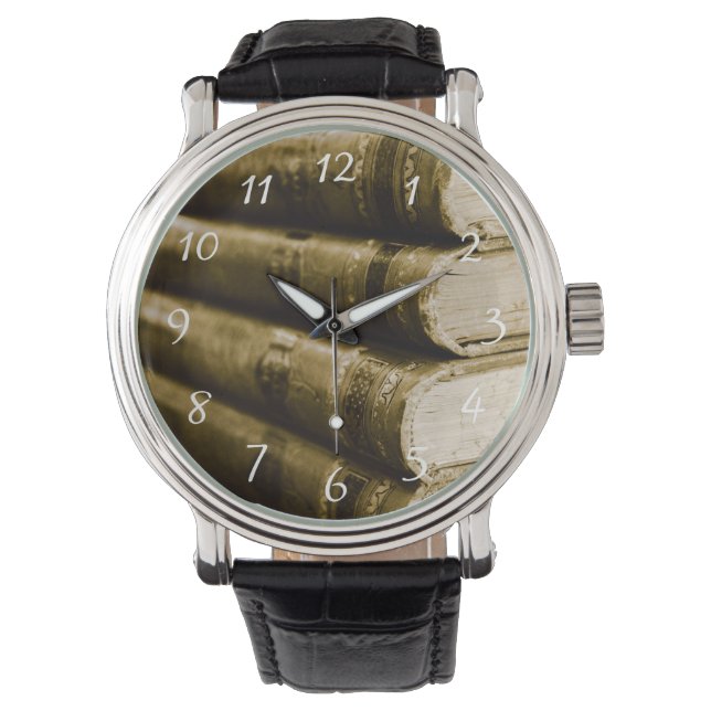 Relógio Uma pilha de livros antigos (Frente)