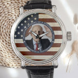 Relógio Vintage Patriotic Memorial American Flag Photo<br><div class="desc">Honre o seu amado com um relógio patriótico personalizado de fotografia. Este relógio militar único é o presente perfeito para si, para a família ou para os amigos, para prestar homenagem a um veterano militar, soldado militar, exército, fuzileiros navais ou soldado caído. Este memorial patriótico apresenta um vintage vermelho, branco...</div>