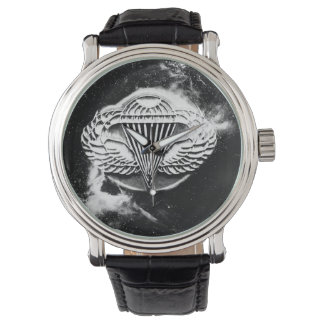 Relógio Voando Por Todo O Caminho!