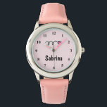 Relógios de criança com coração cor-de-rosa e nome<br><div class="desc">O miúdo vê o coração cor-de-rosa e o nome da criança. Relógios de pulso personalizáveis para meninos e meninas. Bela ideia personalizada de Aniversário ou de presente de Natal para crianças ou netos.</div>