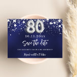 Reserve A Data 80 de aniversário das estrelas da prata azuis mari<br><div class="desc">Um moderno e elegante Salve a Data para uma parte de 80 aniversário. Um fundo azul marinho decorado com estrelas de falso prata. Personalize e adicione uma data e um nome. A cor azul é irregular. O texto: Salvar a Data é gravado com um script de estilo com letra de...</div>