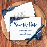Reserve A Data Bar Mitzvah Simple Modern Marinho Blue Agate Scrip<br><div class="desc">Certifique-se de que todos os seus amigos e parentes serão capazes de celebrar o marco Bar do seu filho Mitzvah! Envie este cartão de lançamento legal, exclusivo, moderno e personalizado "Salvar a Data". A tipografia da escrita azul marinho e Estrela de David sobrepõem um fundo branco simples com rochas azuis...</div>