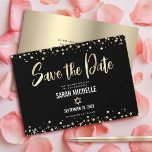 Reserve A Data Bat Mitzvah Modern Black Dourado Script Glitter Ne<br><div class="desc">Certifique-se de que todos os seus amigos e parentes serão capazes de celebrar o marco da sua filha Bat Mitzvah! Envie este cartão de anúncio estonteante, moderno, "Salve a Data". Escrita gráfica de caligrafia de folha de ouro, Estrela de David, e confetti, sobrepõem um fundo preto, rico e dramático. Sua...</div>