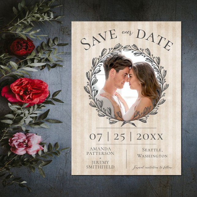 Reserve A Data Berry Wreath e Stripes Foto | Cerco (Berry Wreath and Stripes Photo Save the Date - Beige)