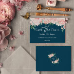 Reserve A Data Blush Floral Marinho Wedding Flat Salvar Data<br><div class="desc">Este plano de casamento de marinho floral esfarrapado salva a data design apresenta belos fundos clássicos chic de cor-de-rosa pastel e azul marinho com simples tipografia moderna e caligrafia elegante para definir um tom sofisticado para qualquer estilo de evento. Cada produto é embelezado com rosas rosas rosadas e escamosas, cor-de-rosa,...</div>
