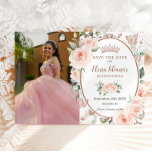 Reserve A Data Blush Floral Rosa Dourado Borboletas Quinceañera<br><div class="desc">Personalize esta elegante foto de aniversário de 16 anos do rosa floral Quinceañera / Sweet, salve a data fácil e rapidamente. Basta clicar no botão personalizar para editar os textos, alterar as fontes e as cores das fontes. Apresentando belíssimas cores aquáticas, flores escamoteadas, borboletas e um rosa dourado aparado espaço...</div>