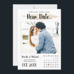 Reserve A Data Calendário de Na moda exclusivo simples Alterar a<br><div class="desc">A simples fotografia de casamento elegante e na moda muda a data em que modelo apresenta um design limpo e moderno com texto de estilo de caligrafia / pincel exclusivo. Clique em personalizar para mover o coração. E entre em contato conosco para qualquer ajuda na personalização.</div>