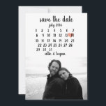Reserve A Data Calendário Salvar a Data<br><div class="desc">Este simples casamento salva a data modelo apresenta uma design moderna e limpa. Personalize-o com as suas informações e torne-o exclusivamente seu! Eu ofereço esta design como um cartão-postal. Para mover o coração,  clique em personalizar > rolar para baixo > clicar em "personalizar mais".</div>